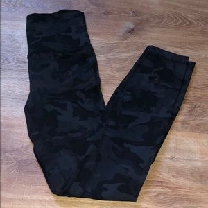 Lululemon aligns size 2 black camo